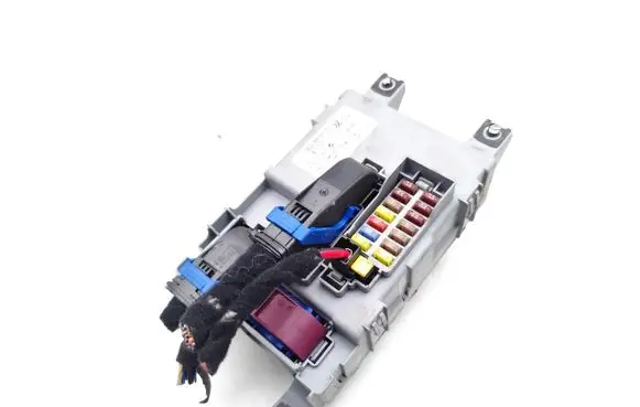 Ford Mondeo MK V Fuse module 00518439700