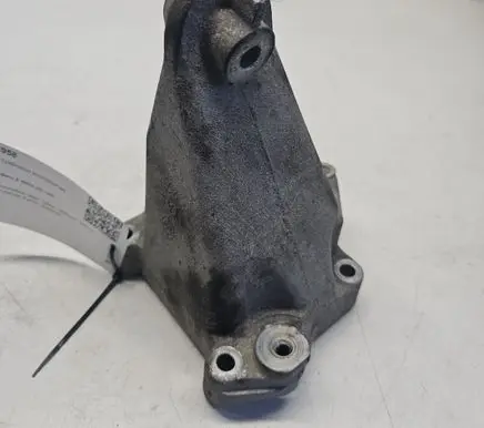 Mercedes-Benz E W211 Engine mounting bracket A2712230904