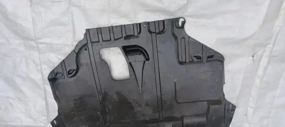 Ford Focus Engine splash shield/under tray 3M51R6P013C