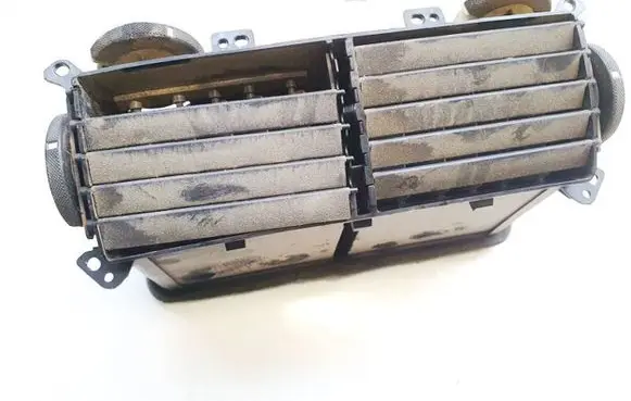 Suzuki Grand Vitara II Dash center air vent grill 7361064j0 73610-64j0