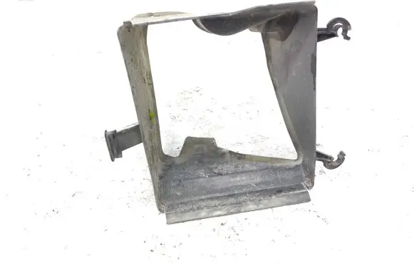 Volkswagen Polo IV 9N3 Intercooler air channel guide 6q0121467B