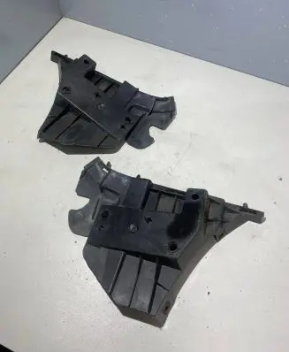 Volvo V70 Front bumper mounting bracket 31265344 31265345