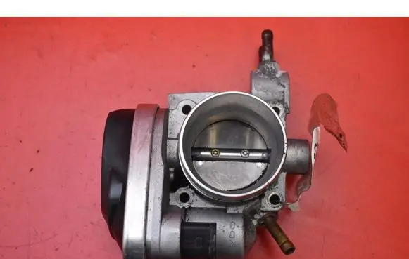 Volkswagen PASSAT B5 Throttle body valve 06B133062L