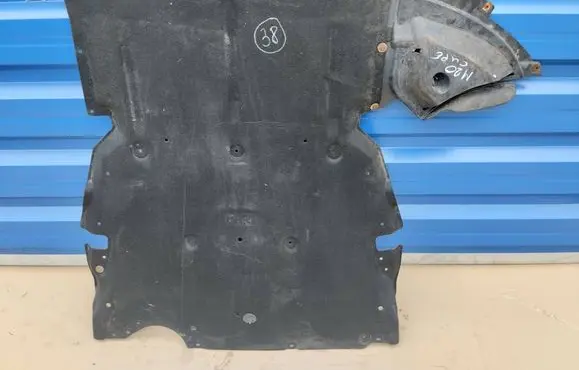 BMW 3 F30 F35 F31 Engine splash shield/under tray 7241814