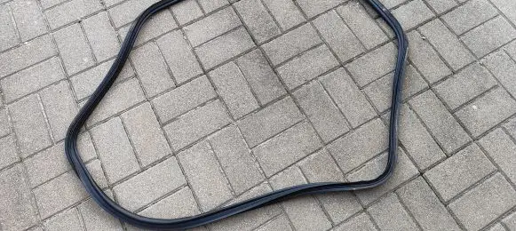 Lexus IS 220D-250-350 Seal rubber (tailgate) 