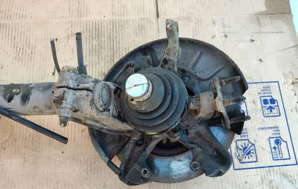 Front wheel hub spindle knuckle