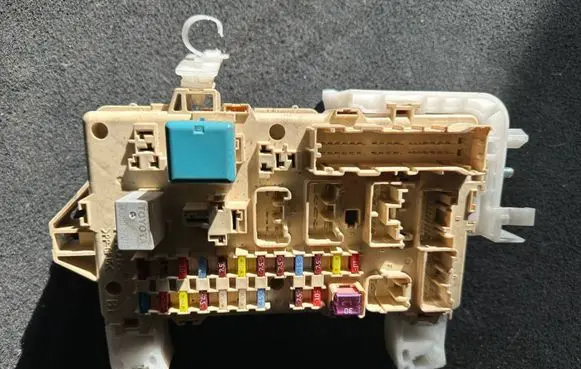 Toyota Corolla Verso AR10 Fuse box set 892210F010 1511745409 07010512495903