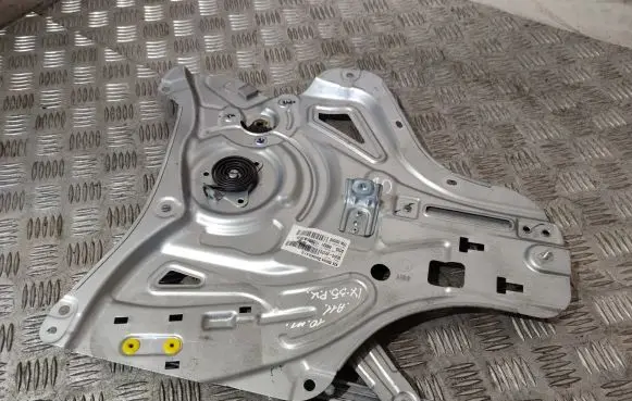 Hyundai ix35 Front door electric window regulator 824702Y370