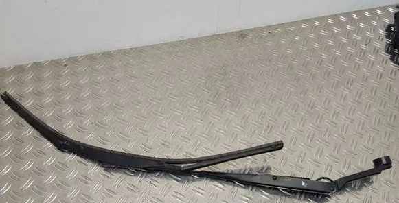Toyota Prius+ (ZVW40) Windshield/front glass wiper blade 