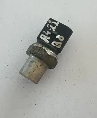 Audi A4 S4 B8 8K Air conditioning (A/C) pressure sensor 4H0959126 122210 15A81