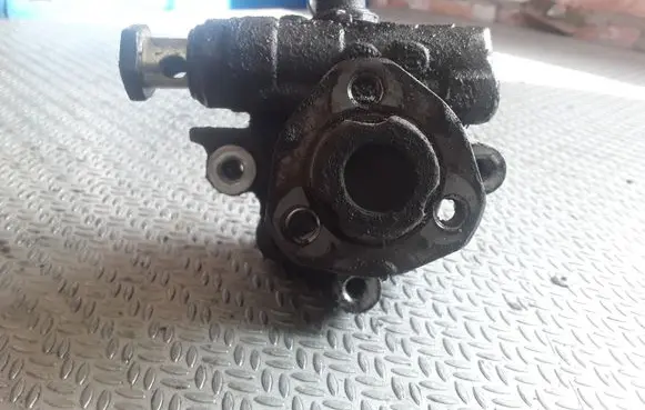 Ford Galaxy Power steering pump 3A674AA