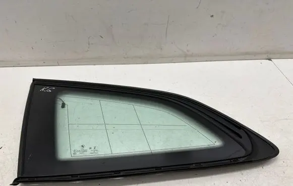 BMW 3 G20 G21 Rear side window 7499515