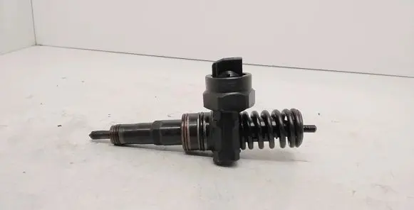 Skoda Fabia Mk1 (6Y) Fuel injector 038130073J