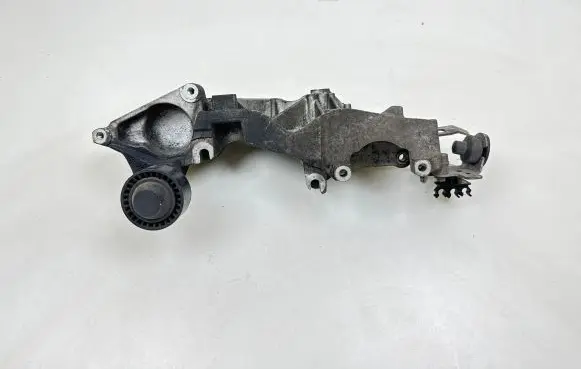 Nissan Qashqai Engine mounting bracket 8200527320