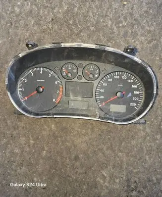 Seat Ibiza II (6k) Speedometer (instrument cluster) 6K0920801B 2410000278