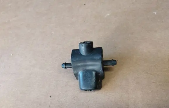 Windshield washer spray nozzle
