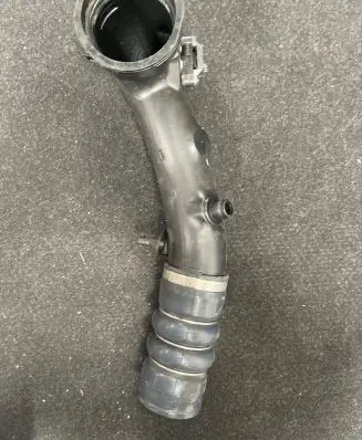 BMW 5 F10 F11 Intercooler hose/pipe 235576