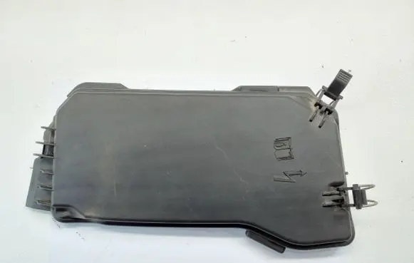 Mercedes-Benz C W204 Fuse box cover A2045400182