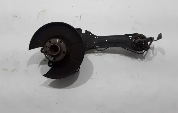 Rear wheel hub spindle/knuckle