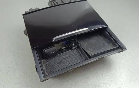 KIA Stinger Dashboard storage box/compartment 84680J5300 84680J5310 84680J5320