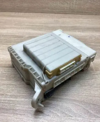 Lexus IS 220D-250-350 Fuse module 8273053020 8267253040