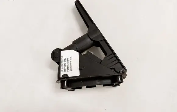 Smart ForTwo II Accelerator throttle pedal 0002245V018