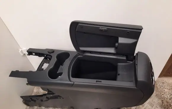 Peugeot 3008 I Armrest 