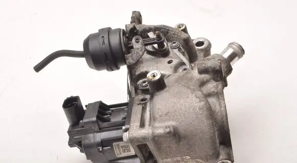 Opel Insignia A EGR valve 55570005