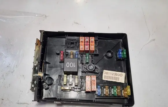 Volkswagen Golf V Fuse module 1K0937125