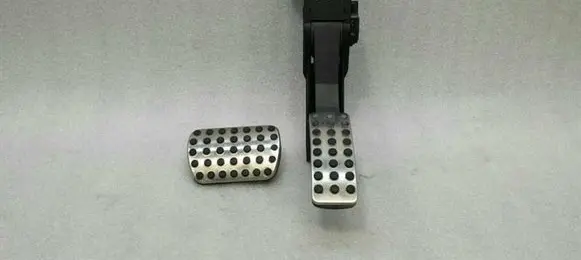 Mercedes-Benz ML W164 Accelerator throttle pedal A1643000004