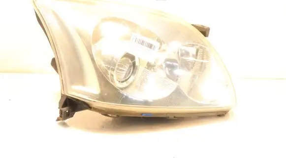 Toyota Avensis T250 Headlight/headlamp