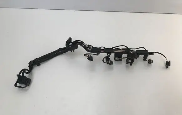 BMW 1 F40 Fuel injector wires 8685852