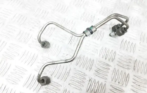 Volvo V50 Fuel injector supply line/pipe 