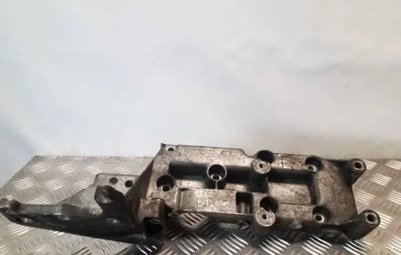 Volvo S60 Engine mounting bracket 30757168