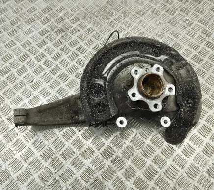 BMW 5 G30 G31 G38 Front wheel hub 6884382