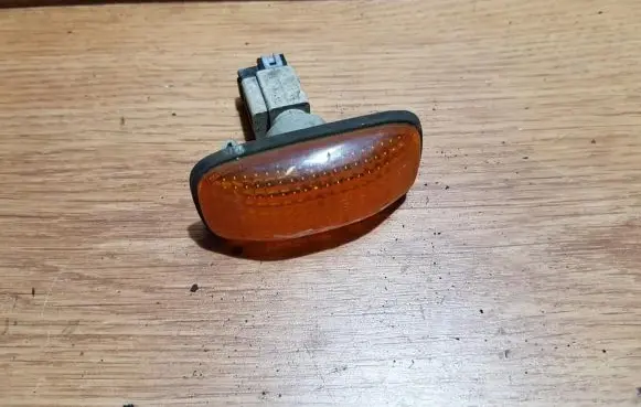 Nissan Primera Front fender indicator light