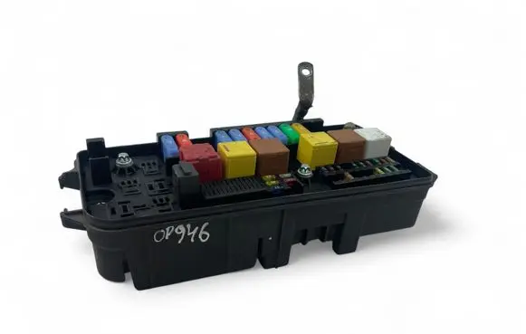 Opel Vectra C Fuse module 13165901