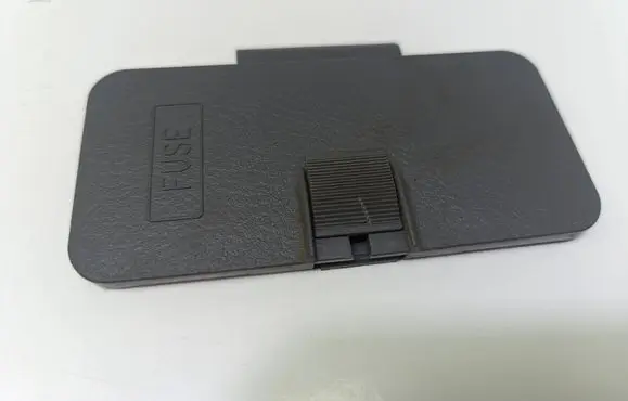 KIA Carens I Fuse box cover 