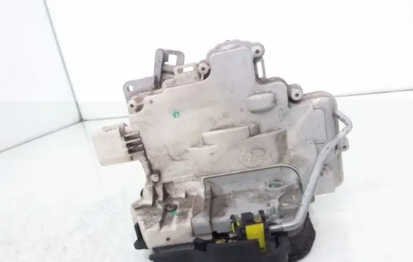 Audi A4 S4 B7 8E 8H Rear door lock 8E0839015AA
