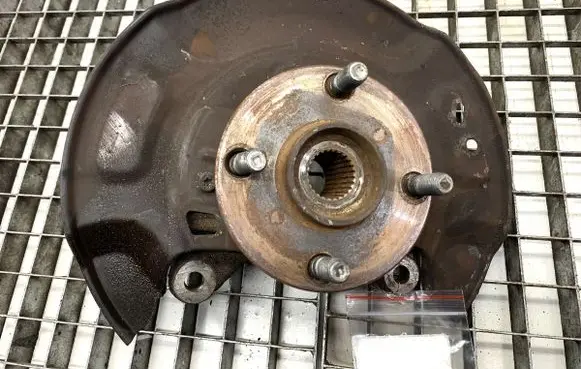 Toyota Yaris Front wheel hub spindle knuckle 