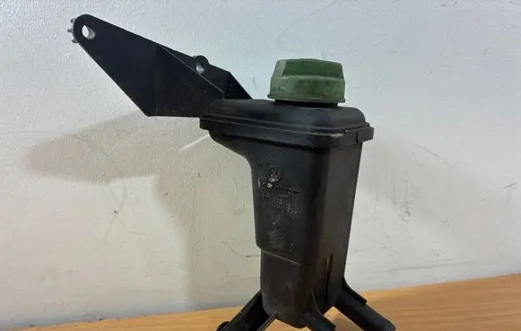 Skoda Superb B5 (3U) Power steering fluid tank/reservoir 3B0422371