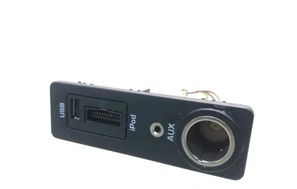 Jaguar XF X250 USB socket connector 8X2319C166AD A2C53252704