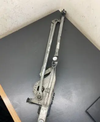 Ford Focus Front wiper linkage and motor 3397020850