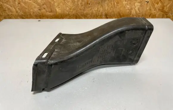 BMW 5 E60 E61 Intercooler air channel guide 7178085