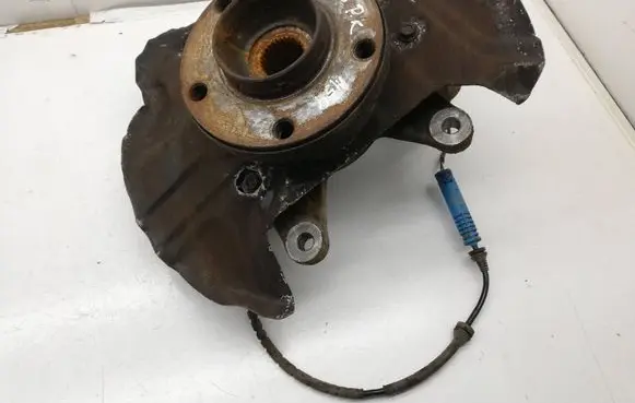 BMW X3 E83 Front wheel hub