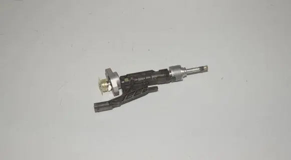 BMW 1 F40 Fuel injector 8656548 13538656548
