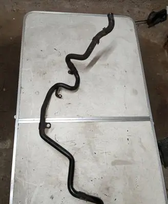 Volkswagen PASSAT B6 Engine coolant pipe/hose