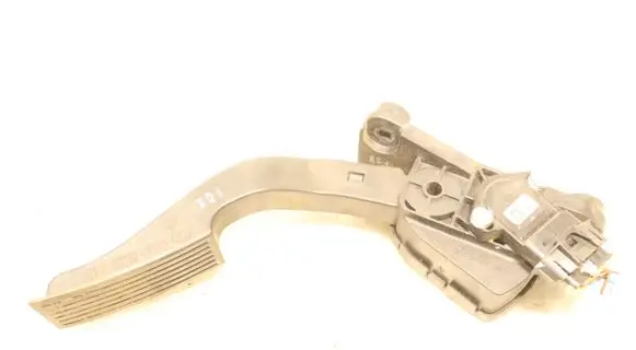 Accelerator throttle pedal