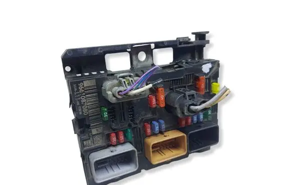 Peugeot 307 Fuse module 9661087080KASACJ 9661087080