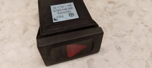 Volkswagen PASSAT B5 Hazard light switch 3B0953235B